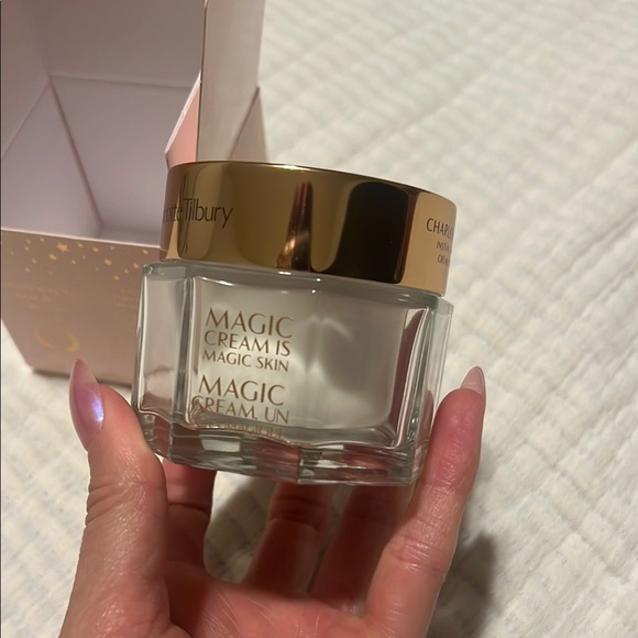 Charlotte Tilbury Magic Cream in Pink and Gold - Picture 4 of 6